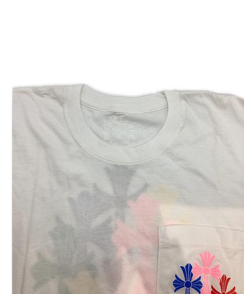 CHROME HEARTS（クロムハーツ）CHROME HEARTS (クロムハーツ) Multi Cross Cemetery Tee胸ポケットTシャツ ホワイト サイズ:Mの古着・服飾アイテム