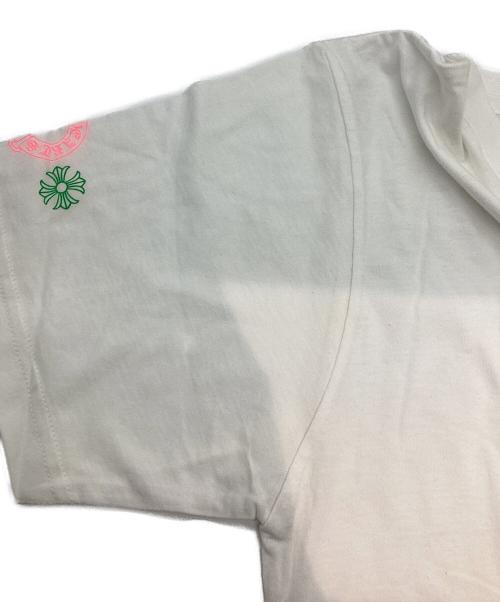 CHROME HEARTS（クロムハーツ）CHROME HEARTS (クロムハーツ) Multi Cross Cemetery Tee胸ポケットTシャツ ホワイト サイズ:Mの古着・服飾アイテム