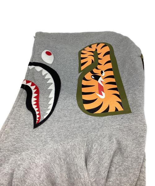 A BATHING APE（アベイシングエイプ）A BATHING APE (アベイシングエイプ) シャークフルジップパーカー グレー サイズ:Ｌの古着・服飾アイテム