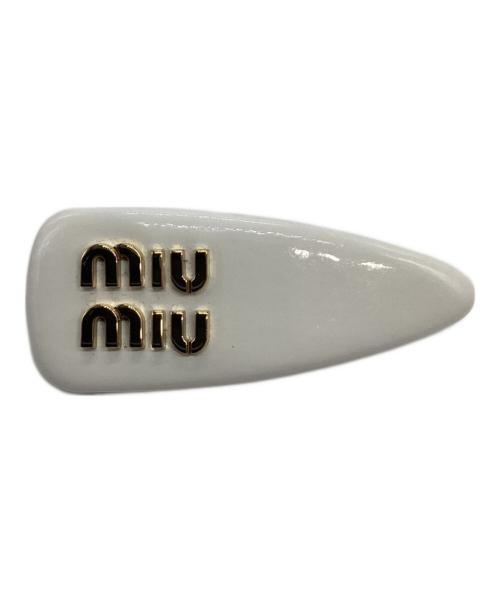 MIU MIU（ミュウミュウ）MIU MIU (ミュウミュウ) バレッタ ホワイトの古着・服飾アイテム