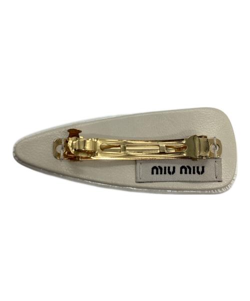 MIU MIU（ミュウミュウ）MIU MIU (ミュウミュウ) バレッタ ホワイトの古着・服飾アイテム
