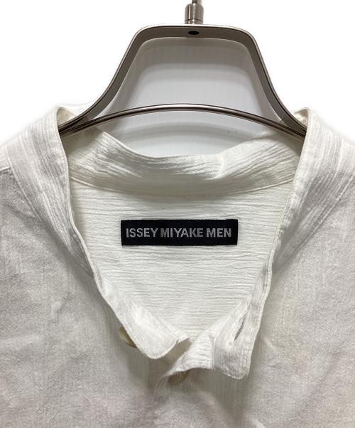 ISSEY MIYAKE MEN（イッセイミヤケメン）ISSEY MIYAKE MEN (イッセイミヤケメン) シワ加工バンドカラーシャツ ホワイト サイズ:3の古着・服飾アイテム