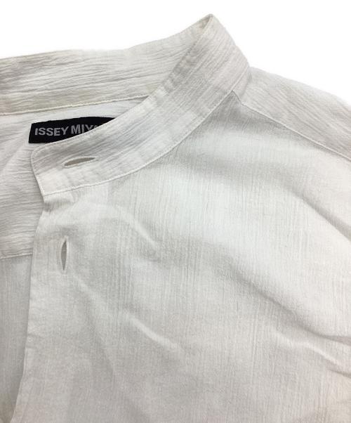 ISSEY MIYAKE MEN（イッセイミヤケメン）ISSEY MIYAKE MEN (イッセイミヤケメン) シワ加工バンドカラーシャツ ホワイト サイズ:3の古着・服飾アイテム