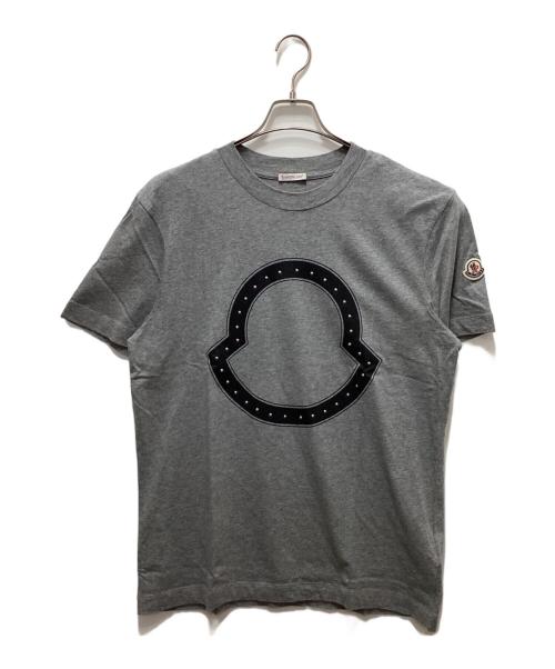 MONCLER（モンクレール）MONCLER (モンクレール) スタッズロゴTシャツ グレー サイズ:Mの古着・服飾アイテム