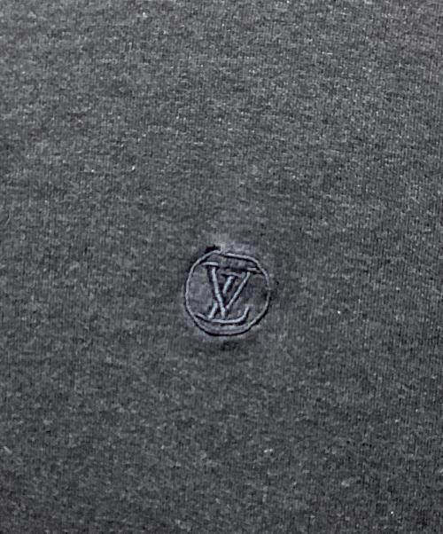 LOUIS VUITTON（ルイ ヴィトン）LOUIS VUITTON (ルイ ヴィトン) サークルLV刺繍入り クルーネック半袖Tシャツ グレー サイズ:XSの古着・服飾アイテム