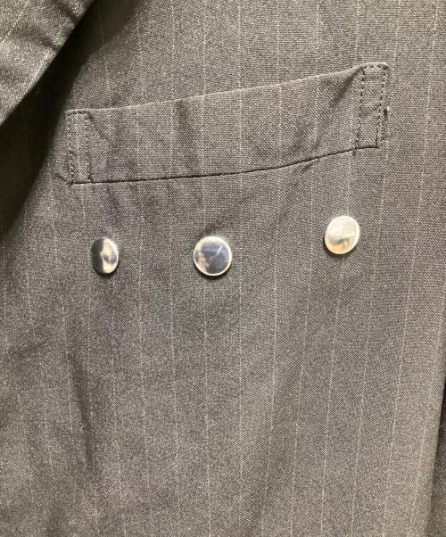 COMME des GARCONS HOMME DEUX（コムデギャルソン オム ドゥ）COMME des GARCONS HOMME DEUX (コムデギャルソン オム ドゥ) ポリ縮絨スナップボタンストライプテーラードジャケット ブラック サイズ:Sの古着・服飾アイテム