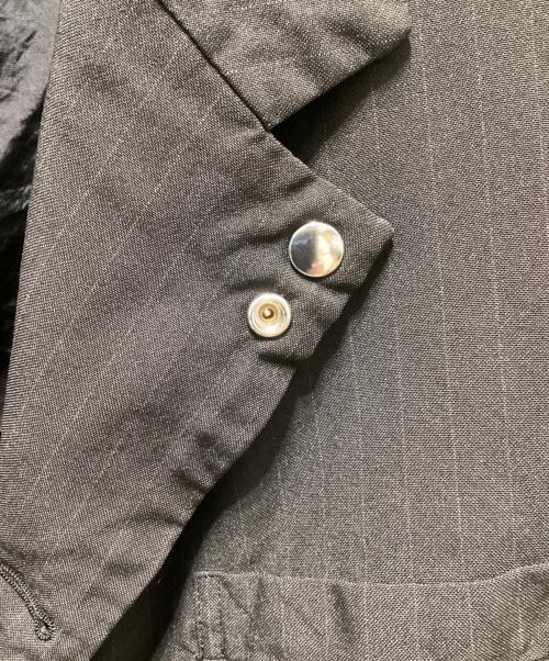 COMME des GARCONS HOMME DEUX（コムデギャルソン オム ドゥ）COMME des GARCONS HOMME DEUX (コムデギャルソン オム ドゥ) ポリ縮絨スナップボタンストライプテーラードジャケット ブラック サイズ:Sの古着・服飾アイテム