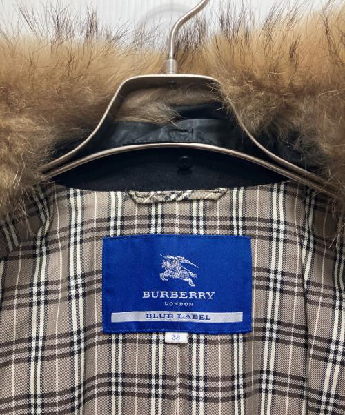 BURBERRY BLUE LABEL（バーバリー ブルー レーベル）BURBERRY BLUE LABEL (バーバリー ブルー レーベル) ファー付きダブルコート ブラック サイズ:38の古着・服飾アイテム