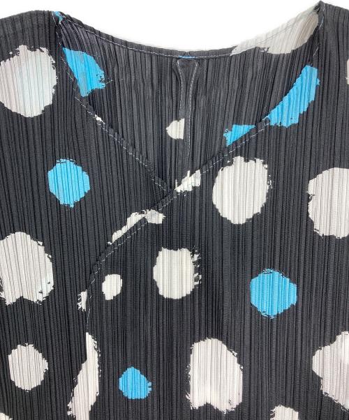 PLEATS PLEASE（プリーツプリーズ）PLEATS PLEASE (プリーツプリーズ) マルチドット プリーツカーディガン ブラック×ブルー×ホワイト サイズ:3の古着・服飾アイテム