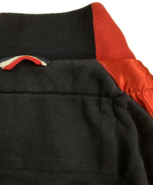 MONCLER GAMME BLEU（モンクレール ガム ブルー）MONCLER GAMME BLEU (モンクレール ガム ブルー) サイドラインブルゾン ブラック×レッド サイズ:Mの古着・服飾アイテム