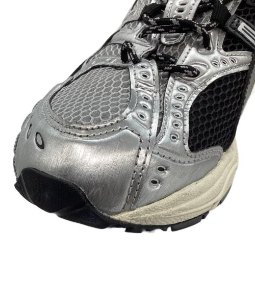 asics（アシックス）asics (アシックス) GEL-NIMBUS 10.1 シルバー×ブラック サイズ:US8 1/2の古着・服飾アイテム