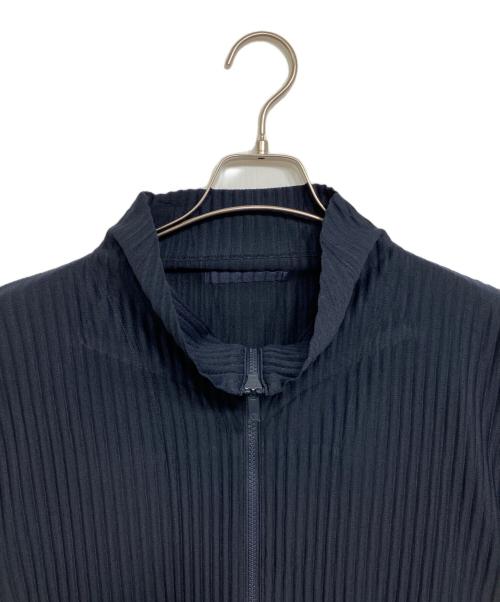 HOMME PLISSE ISSEY MIYAKE（オム プリッセ イッセイ ミヤケ）HOMME PLISSE ISSEY MIYAKE (オム プリッセ イッセイ ミヤケ) BASICS ジップアッププリーツブルゾン ネイビー サイズ:2の古着・服飾アイテム