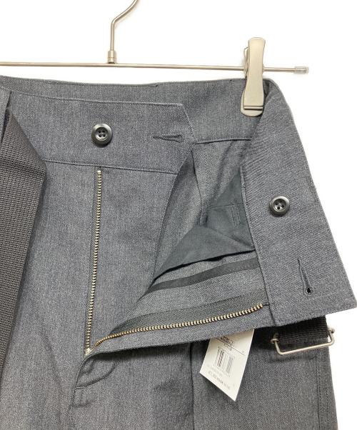 MHL（エムエイチエル）MHL (エムエイチエル) WOOL COTTON TWILL TROUSERS グレー 未使用品の古着・服飾アイテム