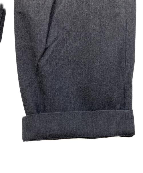 MHL（エムエイチエル）MHL (エムエイチエル) WOOL COTTON TWILL TROUSERS グレー 未使用品の古着・服飾アイテム