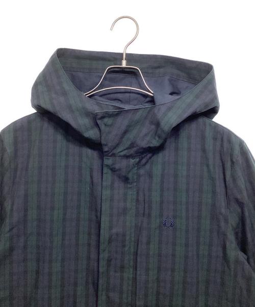 FRED PERRY（フレッドペリー）FRED PERRY (フレッドペリー) ウォーター リペレント フィッシュテール パーカー ネイビー×グリーン サイズ:Lの古着・服飾アイテム