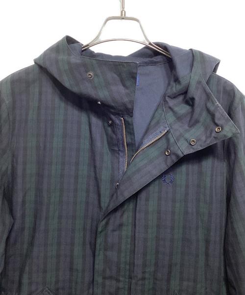 FRED PERRY（フレッドペリー）FRED PERRY (フレッドペリー) ウォーター リペレント フィッシュテール パーカー ネイビー×グリーン サイズ:Lの古着・服飾アイテム