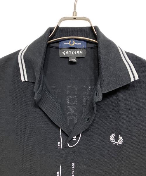 FRED PERRY（フレッドペリー）FRED PERRY (フレッドペリー) GATE194 プリントポロシャツ ブラック サイズ:Sの古着・服飾アイテム