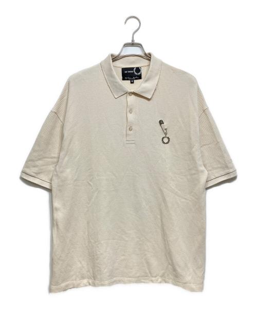 FRED PERRY（フレッドペリー）FRED PERRY (フレッドペリー) RAF SIMONS (ラフシモンズ) セーフティピンポロシャツ アイボリー サイズ:Mの古着・服飾アイテム