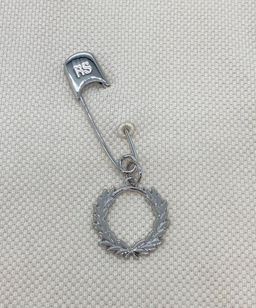 FRED PERRY（フレッドペリー）FRED PERRY (フレッドペリー) RAF SIMONS (ラフシモンズ) セーフティピンポロシャツ アイボリー サイズ:Mの古着・服飾アイテム