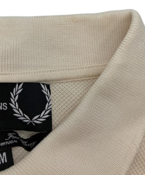 FRED PERRY（フレッドペリー）FRED PERRY (フレッドペリー) RAF SIMONS (ラフシモンズ) セーフティピンポロシャツ アイボリー サイズ:Mの古着・服飾アイテム