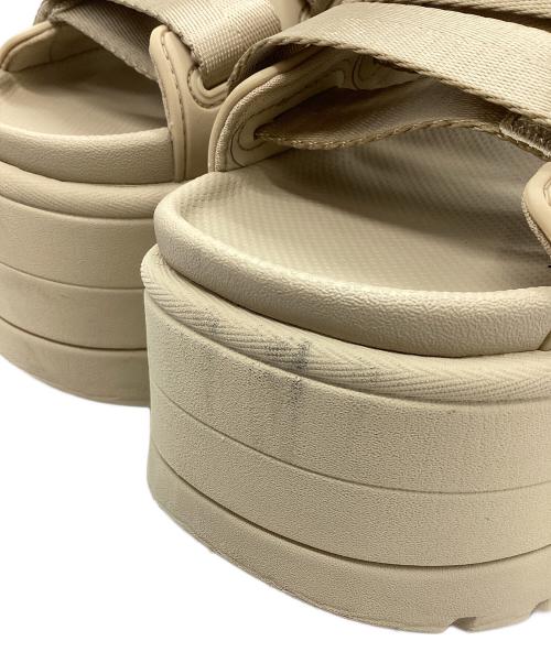 UGG（アグ）UGG (アグ) プラットフォームサンダル ベージュ サイズ:23の古着・服飾アイテム