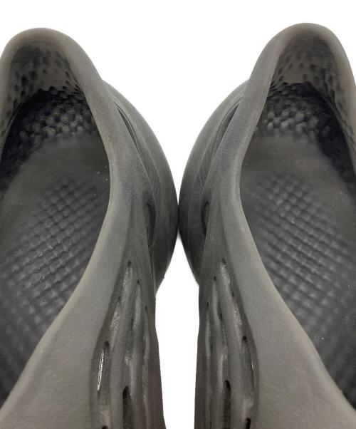 adidas（アディダス）adidas (アディダス) YEEZY FOAM RUNNER グレー サイズ:US9 / 27.5cmの古着・服飾アイテム
