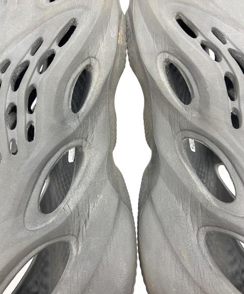 adidas（アディダス）adidas (アディダス) YEEZY FOAM RUNNER グレー サイズ:US9 / 27.5cmの古着・服飾アイテム