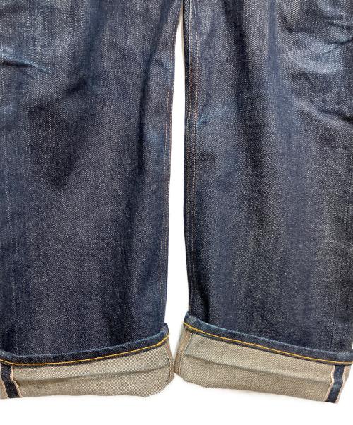 COMME des GARCONS JUNYA WATANABE MAN（コム デ ギャルソン ジュンヤ ワタナベ マン）COMME des GARCONS JUNYA WATANABE MAN (コム デ ギャルソン ジュンヤ ワタナベ マン) LEVI'S (リーバイス) 綿セルヴィッチ ビッグポケットデニムパンツ インディゴ サイズ:Lの古着・服飾アイテム