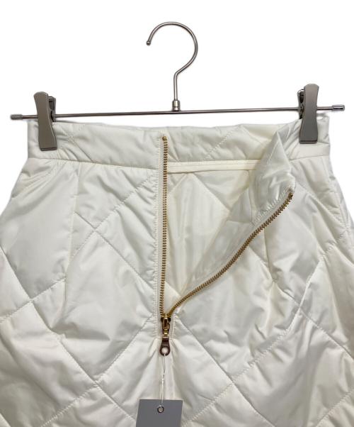 sheller（シェリエ）sheller (シェリエ) キルティング ミニスカート ホワイト サイズ:Ｍ 未使用品の古着・服飾アイテム