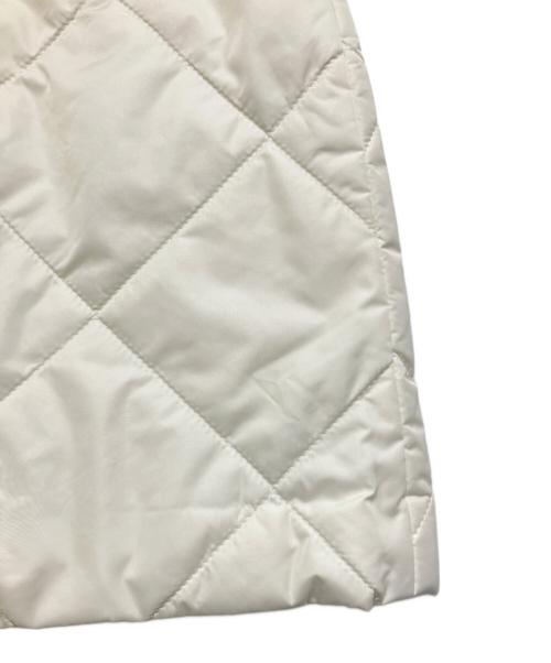 sheller（シェリエ）sheller (シェリエ) キルティング ミニスカート ホワイト サイズ:Ｍ 未使用品の古着・服飾アイテム