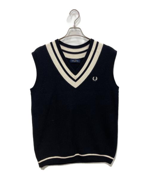 FRED PERRY（フレッドペリー）FRED PERRY (フレッドペリー) Striped Trim V-Neck Tank Vest ホワイト×ブラック サイズ:Mの古着・服飾アイテム