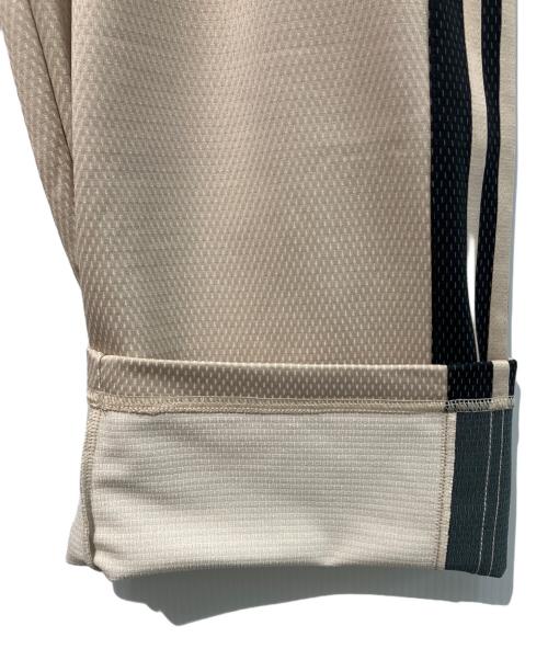 adidas（アディダス）adidas (アディダス) ルーズ メッシュ トラックパンツ ベージュ サイズ:L 未使用品の古着・服飾アイテム