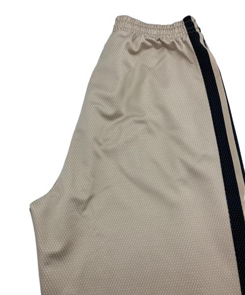 adidas（アディダス）adidas (アディダス) ルーズ メッシュ トラックパンツ ベージュ サイズ:L 未使用品の古着・服飾アイテム