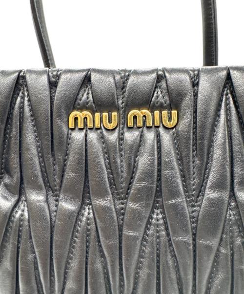 MIU MIU（ミュウミュウ）MIU MIU (ミュウミュウ) マテラッセハンドバッグ ブラックの古着・服飾アイテム