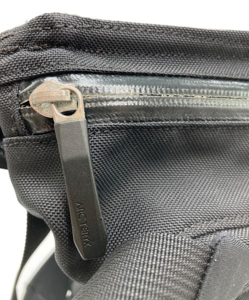 ARC'TERYX（アークテリクス）ARC'TERYX (アークテリクス) ARRO 8 SHOULDER BAG ブラックの古着・服飾アイテム