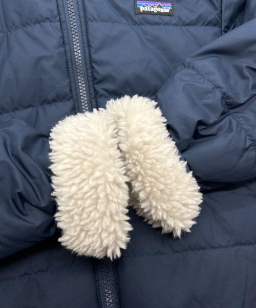 Patagonia（パタゴニア）Patagonia (パタゴニア) Kids Reversible Ready Freddy Hoody ホワイト×ネイビー サイズ:XLの古着・服飾アイテム