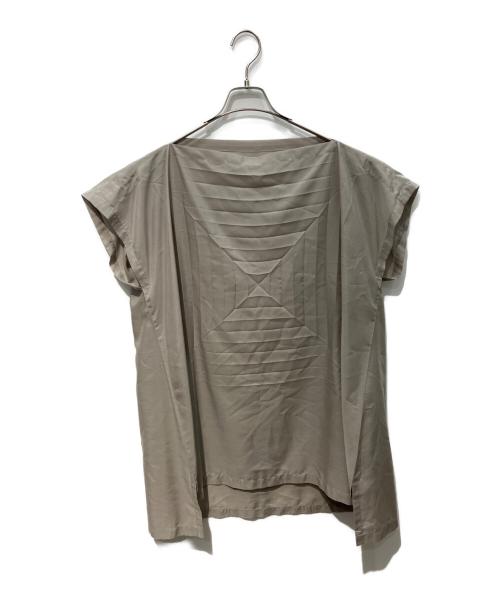 me ISSEY MIYAKE（ミーイッセイ ミヤケ）me ISSEY MIYAKE (ミーイッセイ ミヤケ) スクエアエンボス ノースリーブブラウス　MI61FT502 ベージュ サイズ:-の古着・服飾アイテム