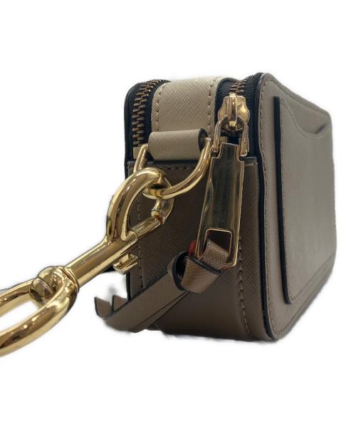 MARC JACOBS（マークジェイコブス）MARC JACOBS (マークジェイコブス) The Snapshot camera bag　M0014146 ベージュ サイズ:-の古着・服飾アイテム