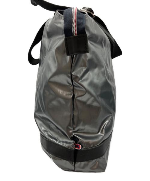jack gomme（ジャックゴム）jack gomme (ジャックゴム) ポーチ付メタリックトートバッグ シルバーの古着・服飾アイテム