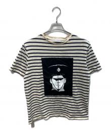 J.W.ANDERSON（ジェイダブリューアンダーソン）の古着「GILBERT & GEORGE POLICE PRINT TEE　JE06419C」｜ベージュ×ネイビー
