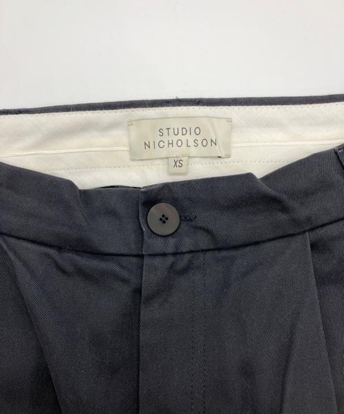STUDIO NICHOLSON（スタジオ ニコルソン）STUDIO NICHOLSON (スタジオ ニコルソン) ORTE PEACHED COTTON TWILL PANTS　51-10-721008 グレー サイズ:XSの古着・服飾アイテム
