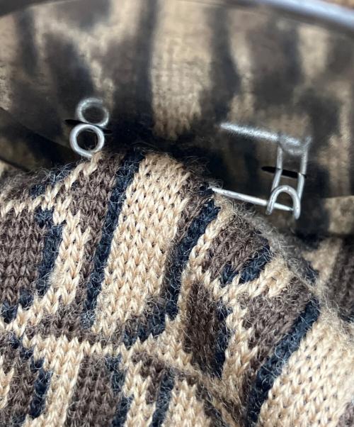 doublet（ダブレット）doublet (ダブレット) MONOGRAM JQ KNIT VEST ブラウン サイズ:Lの古着・服飾アイテム