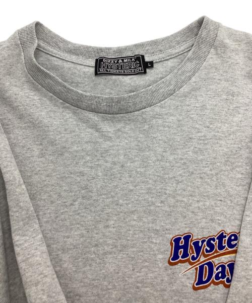 Hysteric Glamour（ヒステリックグラマー）Hysteric Glamour (ヒステリックグラマー) HYSTERIC DAY Tシャツ  02241CT20 グレー サイズ:Lの古着・服飾アイテム