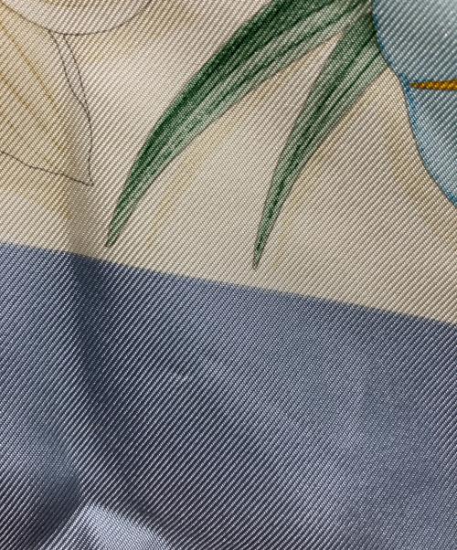 Salvatore Ferragamo（サルヴァトーレ フェラガモ）Salvatore Ferragamo (サルヴァトーレ フェラガモ) フラワープリントシルクスカーフ ブルー×ベージュの古着・服飾アイテム