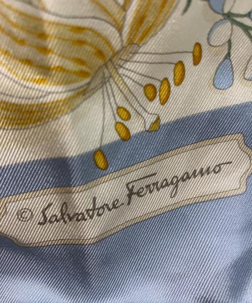Salvatore Ferragamo（サルヴァトーレ フェラガモ）Salvatore Ferragamo (サルヴァトーレ フェラガモ) フラワープリントシルクスカーフ ブルー×ベージュの古着・服飾アイテム