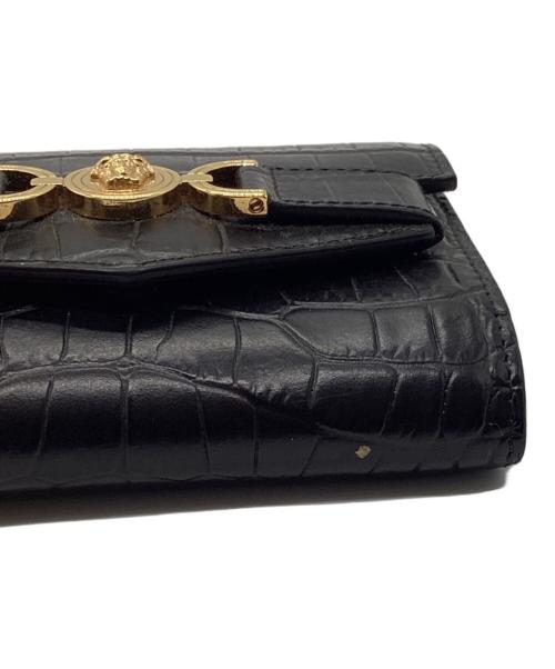 VERSACE（ヴェルサーチェ）VERSACE (ヴェルサーチェ) クロコ型押し3つ折り財布 ブラック サイズ:-の古着・服飾アイテム