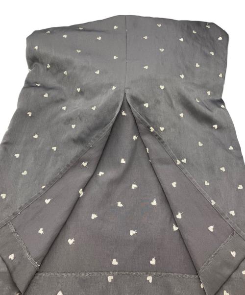 FRAY ID（フレイ アイディー）FRAY ID (フレイ アイディー) ハートエンブロイダリーワンピース　25SS　FWFO251079 グレーの古着・服飾アイテム