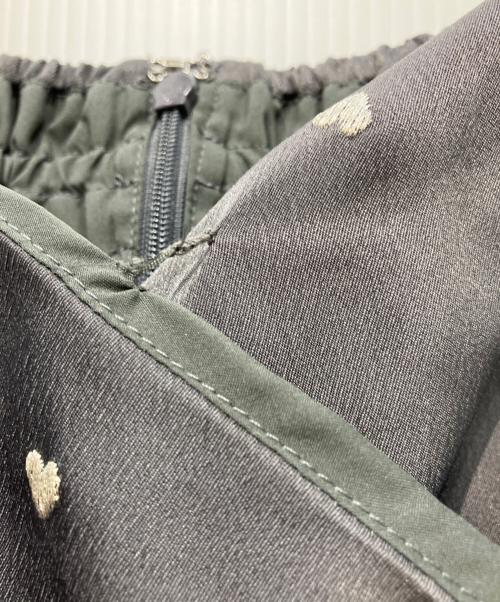 FRAY ID（フレイ アイディー）FRAY ID (フレイ アイディー) ハートエンブロイダリーワンピース　25SS　FWFO251079 グレーの古着・服飾アイテム