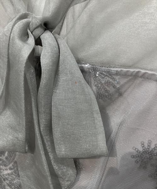 LeJa（レジャ）leja (レジャ) バックリボンオーガンジーフリルスリーブスパンコールIラインワンピース　LEJS6252B6 グレー サイズ:Sの古着・服飾アイテム