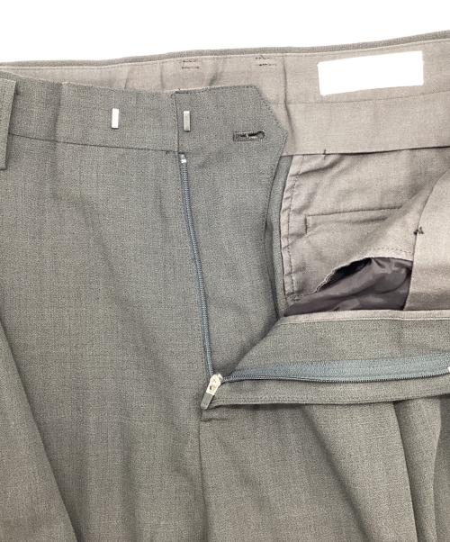 IRENISA（イレニサ）IRENISA (イレニサ) TWO TUCKS TAPERED TROUSERS　25SS グレー サイズ:3の古着・服飾アイテム